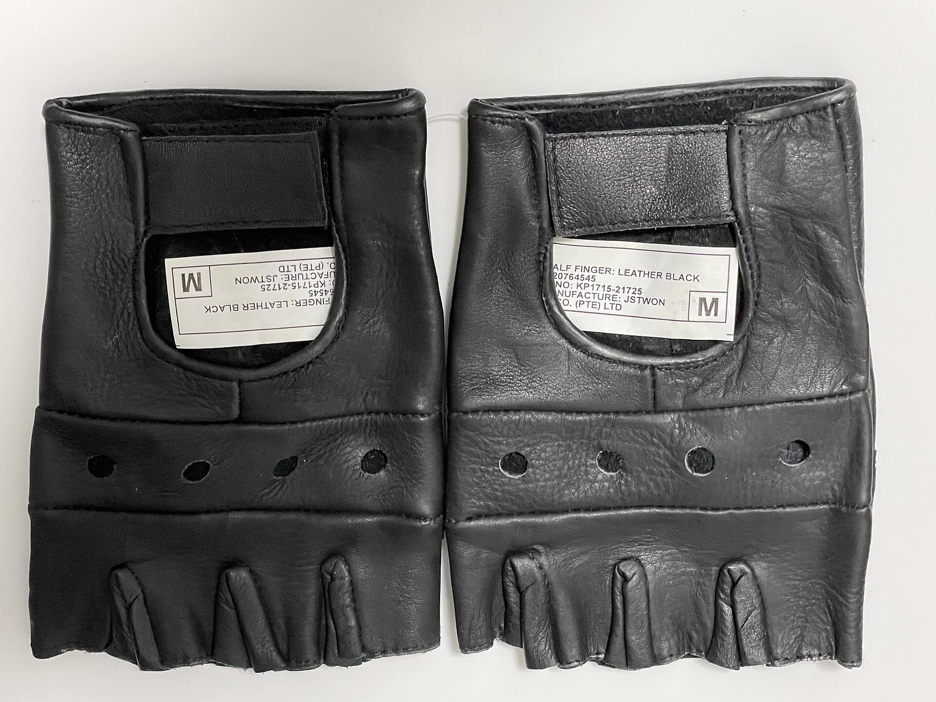 Black half-finger gloves