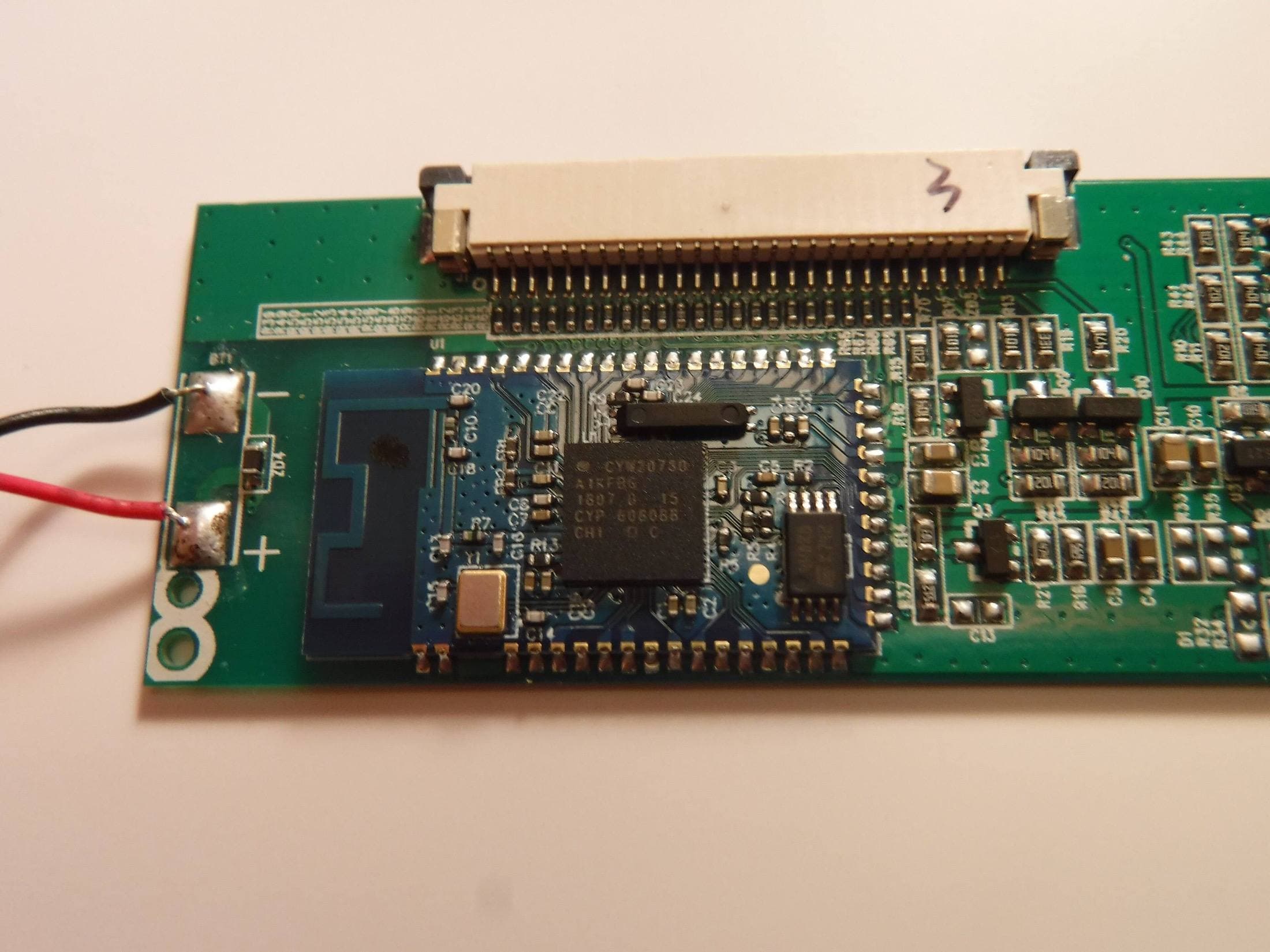 Compact iPad keyboard remote option